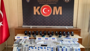 Gaziantep'te çok sayıda kaçak sigara ve telefon ele geçirildi