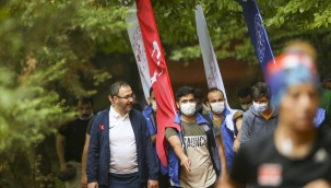 Bakan Kasapoğlu'ndan gençlere mesaj; Spor, hayatınızdan hiç eksik olmasın