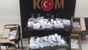 Nizip'te çok sayıda kaçak telefon ve ilaç ele geçirildi