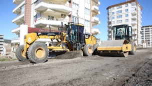 Karaköprü'de yol yapım çalışmalarına devam ediliyor