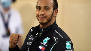 Hamilton’a Birleşik Krallık Kraliçesi tarafından şövalye unvanı verildi