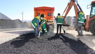 Karaköprü Belediyesi asfalt yama çalışmalarına başladı