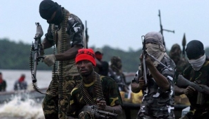 Çavuşoğlu, korsanların saldırısına uğrayan geminin kaptanıyla konuştu