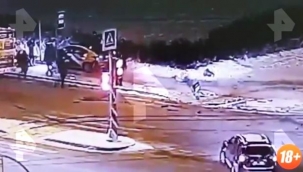 Sürücü yayaların üzerinden geçti