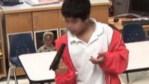 ABD'de bir çocuk annesini evde tabanca ile öldürdü