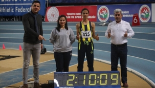 Gaziantep'imizin yetiştirdiği sporcumuzdan salon Türkiye Rekoru!