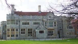 İngiltere'de kendi nehri olan bir konak satılığa çıkarıldı