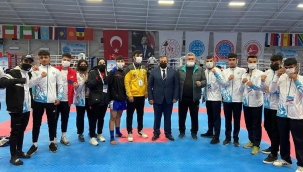 Haliliye Belediyespor kic boks takımı, şampiyonaya damgasını vurdu