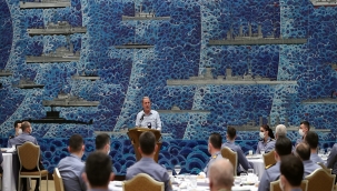 Millî Savunma Bakanı Hulusi Akar, Gölcük Donanma Komutanlığındaki Levendlerle İftar Yaptı