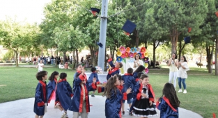 Manisa'da Kreşteki Minikler, Mezuniyet Heyecanı Yaşadılar