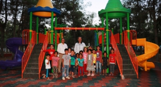 Akçakale'de mesire alanında çocuk parkı ve spor aletleri kuruldu