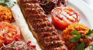 Yerli de yabancı da kebabı tercih ediyor!