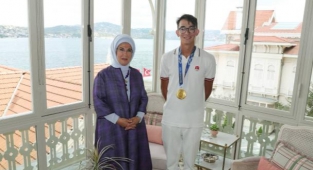 Emine Erdoğan, olimpiyat şampiyonu Mete Gazoz'u kabul etti