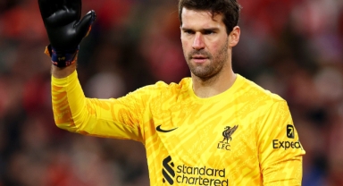 Liverpool Kalecisi Alisson 6 Hafta Sahalardan Uzak Kalacak